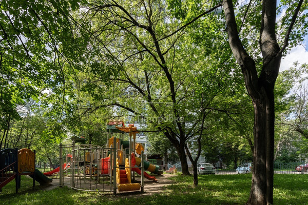 Продам трехкомнатную (3-комн.) квартиру, Херсонская ул, 18, Москва г