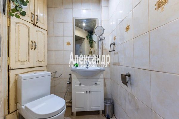 Продам двухкомнатную (2-комн.) квартиру, Некрасова ул, 38/26, Санкт-Петербург г
