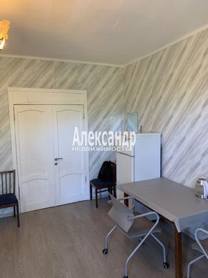 Продам трехкомнатную (3-комн.) квартиру, Краснопутиловская ул, 10, Санкт-Петербург г