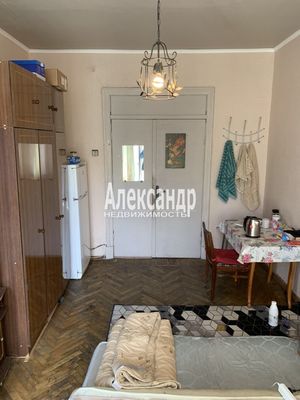Продам трехкомнатную (3-комн.) квартиру, Краснопутиловская ул, 10, Санкт-Петербург г