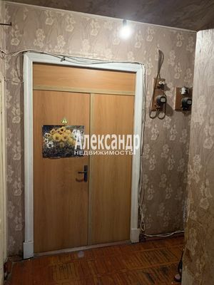 Продам трехкомнатную (3-комн.) квартиру, Краснопутиловская ул, 10, Санкт-Петербург г