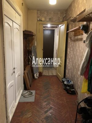 Продам трехкомнатную (3-комн.) квартиру, Краснопутиловская ул, 10, Санкт-Петербург г