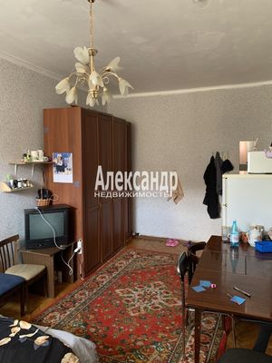 Продам трехкомнатную (3-комн.) квартиру, Краснопутиловская ул, 10, Санкт-Петербург г