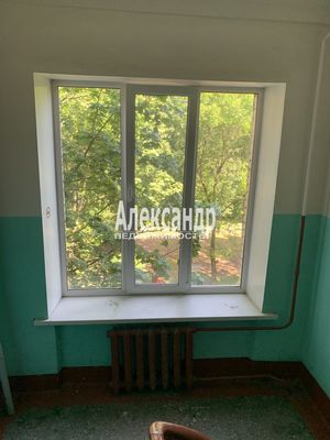 Продам трехкомнатную (3-комн.) квартиру, Краснопутиловская ул, 10, Санкт-Петербург г