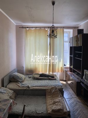 Продам трехкомнатную (3-комн.) квартиру, Краснопутиловская ул, 10, Санкт-Петербург г