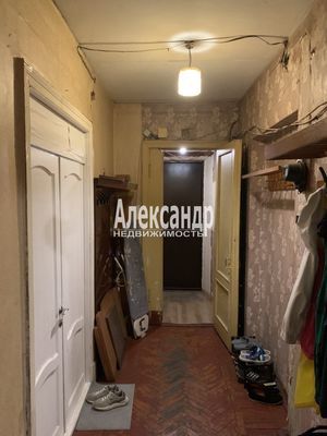 Продам трехкомнатную (3-комн.) квартиру, Краснопутиловская ул, 10, Санкт-Петербург г