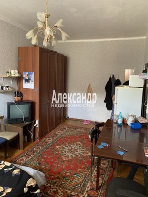 Продам трехкомнатную (3-комн.) квартиру, Краснопутиловская ул, 10, Санкт-Петербург г