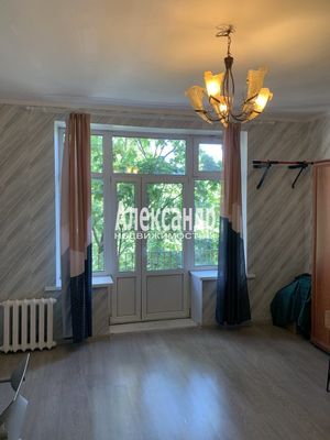 Продам трехкомнатную (3-комн.) квартиру, Краснопутиловская ул, 10, Санкт-Петербург г