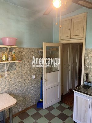 Продам трехкомнатную (3-комн.) квартиру, Краснопутиловская ул, 10, Санкт-Петербург г