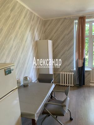Продам трехкомнатную (3-комн.) квартиру, Краснопутиловская ул, 10, Санкт-Петербург г