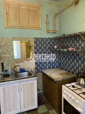 Продам трехкомнатную (3-комн.) квартиру, Краснопутиловская ул, 10, Санкт-Петербург г