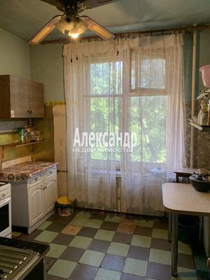 Продам трехкомнатную (3-комн.) квартиру, Краснопутиловская ул, 10, Санкт-Петербург г