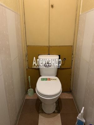 Продам трехкомнатную (3-комн.) квартиру, Краснопутиловская ул, 10, Санкт-Петербург г