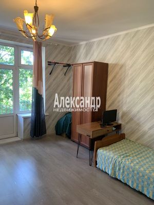 Продам трехкомнатную (3-комн.) квартиру, Краснопутиловская ул, 10, Санкт-Петербург г