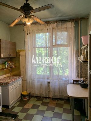 Продам трехкомнатную (3-комн.) квартиру, Краснопутиловская ул, 10, Санкт-Петербург г