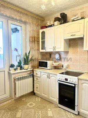 Продам однокомнатную (1-комн.) квартиру, Сиреневый б-р, 12, Калуга г