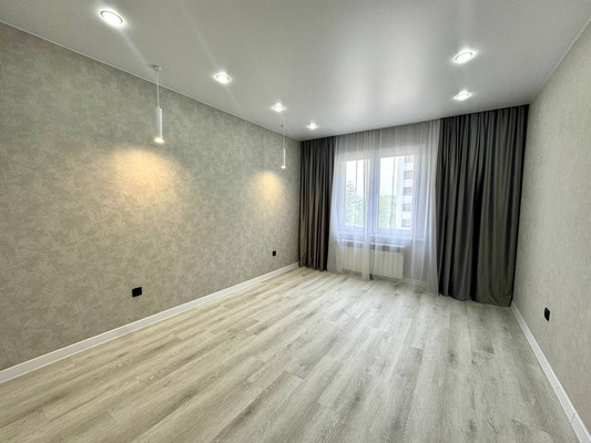 Продам трехкомнатную (3-комн.) квартиру, Ботаника кв-л, 4, Маркова рп