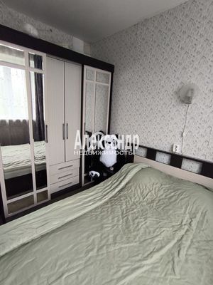 Продам комнату в 3-комн. квартире, Ивана Фомина ул, 13к1, Санкт-Петербург г
