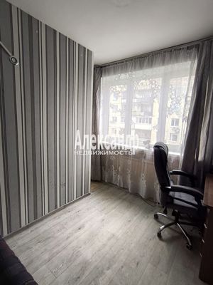 Продам комнату в 3-комн. квартире, Ивана Фомина ул, 13к1, Санкт-Петербург г