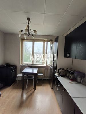 Продам комнату в 3-комн. квартире, Ивана Фомина ул, 13к1, Санкт-Петербург г
