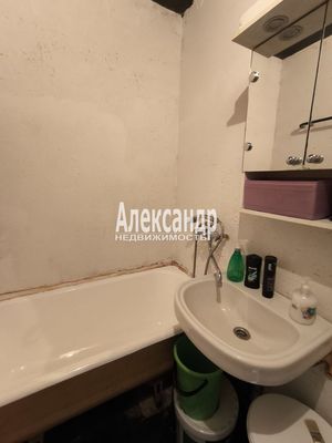Продам комнату в 3-комн. квартире, Ивана Фомина ул, 13к1, Санкт-Петербург г