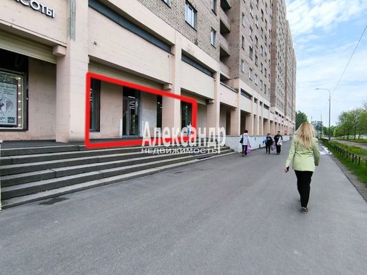 Сдам торговое помещение 108 м2, Богатырский пр-кт, 10, Санкт-Петербург г