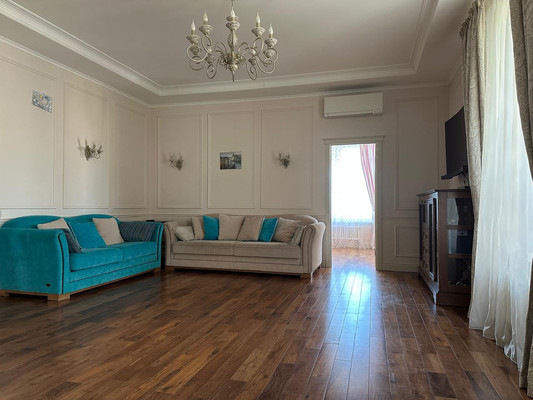 Продам трехкомнатную (3-комн.) квартиру, Киевская ул, 3А, Санкт-Петербург г