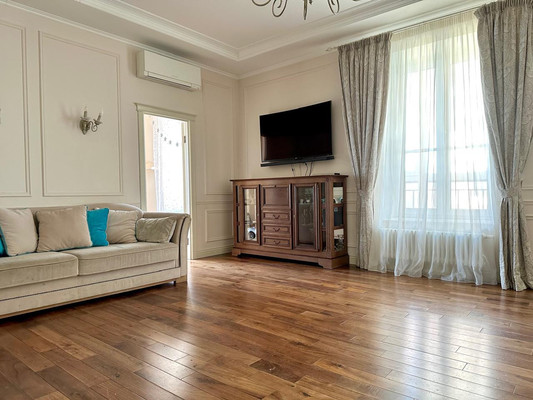 Продам трехкомнатную (3-комн.) квартиру, Киевская ул, 3А, Санкт-Петербург г