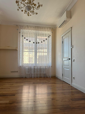 Продам трехкомнатную (3-комн.) квартиру, Киевская ул, 3А, Санкт-Петербург г