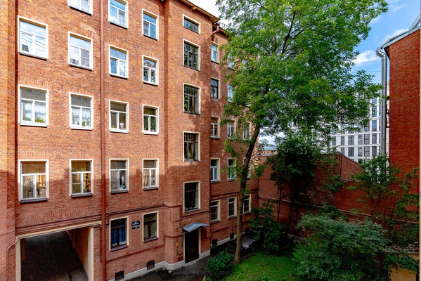 Продам двухкомнатную (2-комн.) квартиру, 20-я В.О. линия, 11А, Санкт-Петербург г