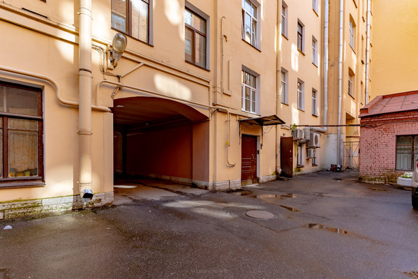 Продам двухкомнатную (2-комн.) квартиру, 20-я В.О. линия, 11А, Санкт-Петербург г