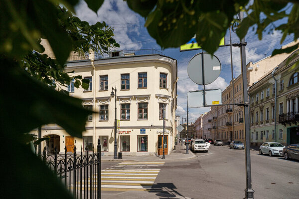 Продам трехкомнатную (3-комн.) квартиру, Гангутская ул, 18, Санкт-Петербург г