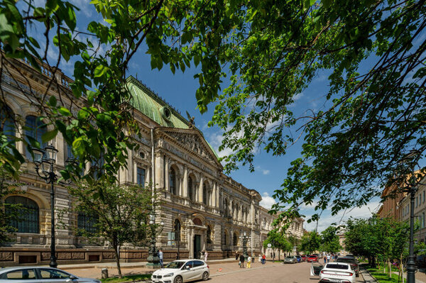 Продам трехкомнатную (3-комн.) квартиру, Гангутская ул, 18, Санкт-Петербург г