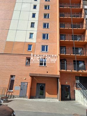 Продам однокомнатную (1-комн.) квартиру, Партизанской Славы б-р, 1, Кировск г