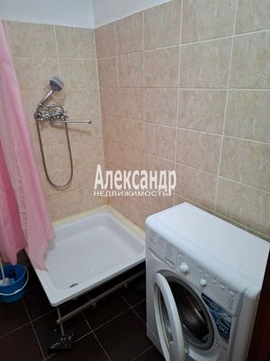 Продам однокомнатную (1-комн.) квартиру, Партизанской Славы б-р, 1, Кировск г