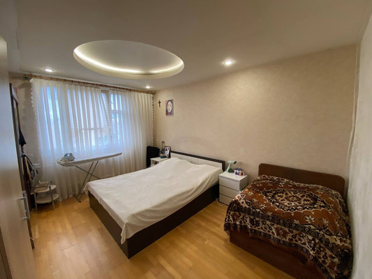 Продам трехкомнатную (3-комн.) квартиру, Маршала Голованова ул, 13, Москва г