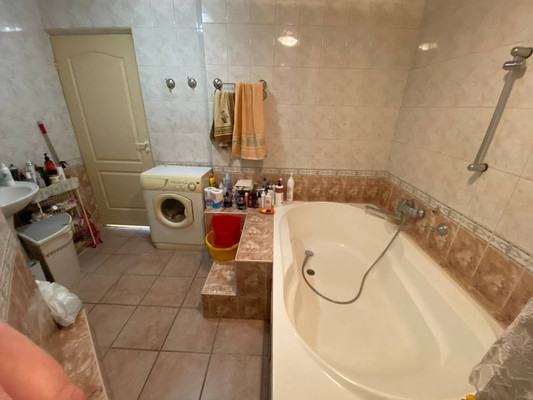 Продам трехкомнатную (3-комн.) квартиру, Маршала Голованова ул, 13, Москва г