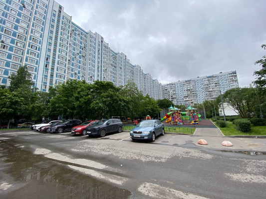 Продам трехкомнатную (3-комн.) квартиру, Маршала Голованова ул, 13, Москва г