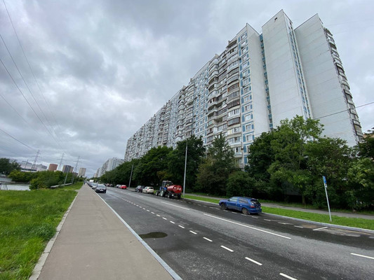 Продам трехкомнатную (3-комн.) квартиру, Маршала Голованова ул, 13, Москва г