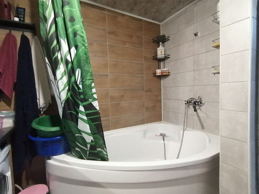 Продам трехкомнатную (3-комн.) квартиру, Шаронова ул, 5, Ишим г