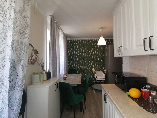 Продам трехкомнатную (3-комн.) квартиру, Шаронова ул, 5, Ишим г