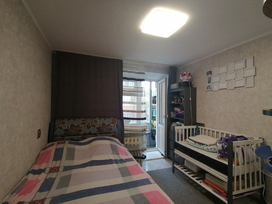 Продам трехкомнатную (3-комн.) квартиру, Шаронова ул, 5, Ишим г