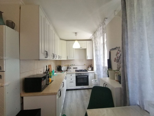 Продам трехкомнатную (3-комн.) квартиру, Шаронова ул, 5, Ишим г