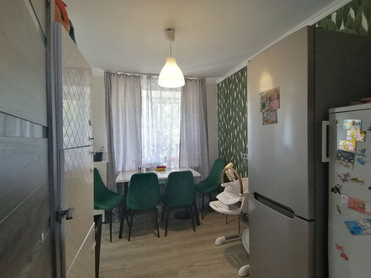 Продам трехкомнатную (3-комн.) квартиру, Шаронова ул, 5, Ишим г