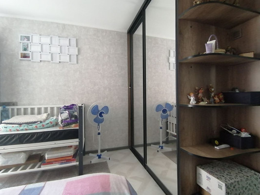 Продам трехкомнатную (3-комн.) квартиру, Шаронова ул, 5, Ишим г