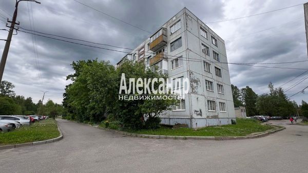 Продам трехкомнатную (3-комн.) квартиру, Гарькавого ул, 16, Светогорск г