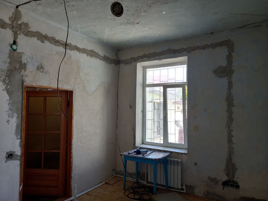Продам трехкомнатную (3-комн.) квартиру, Садовая ул, 4, Симферополь г