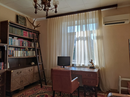 Продам трехкомнатную (3-комн.) квартиру, Крупской ул, 8к1, Москва г