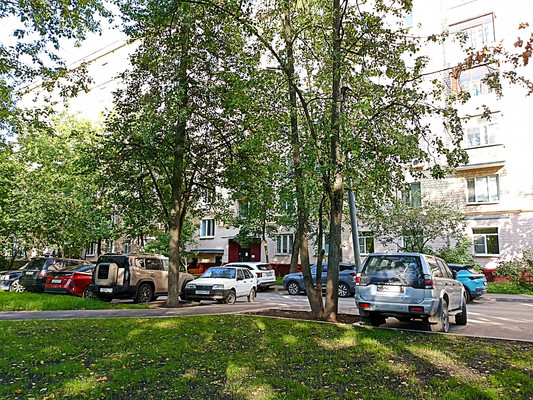 Продам трехкомнатную (3-комн.) квартиру, Крупской ул, 8к1, Москва г