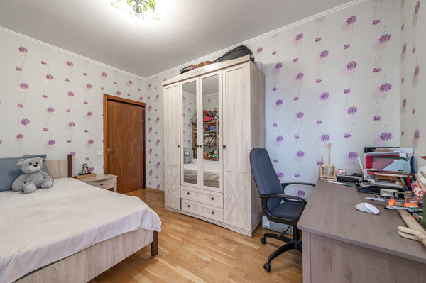 Продам трехкомнатную (3-комн.) квартиру, Вешняковская ул, 3к1, Москва г